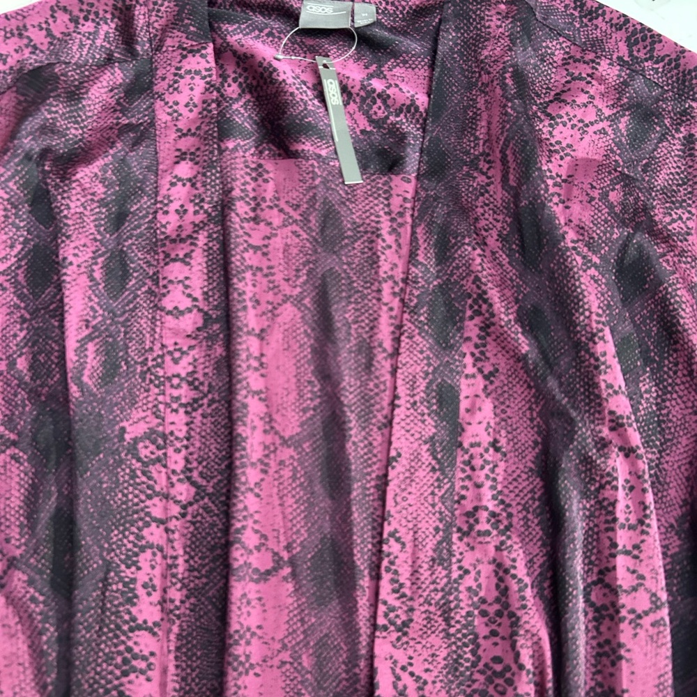 Asos Designs oversized kimono in purple and black snake print - Picture 5 of 10